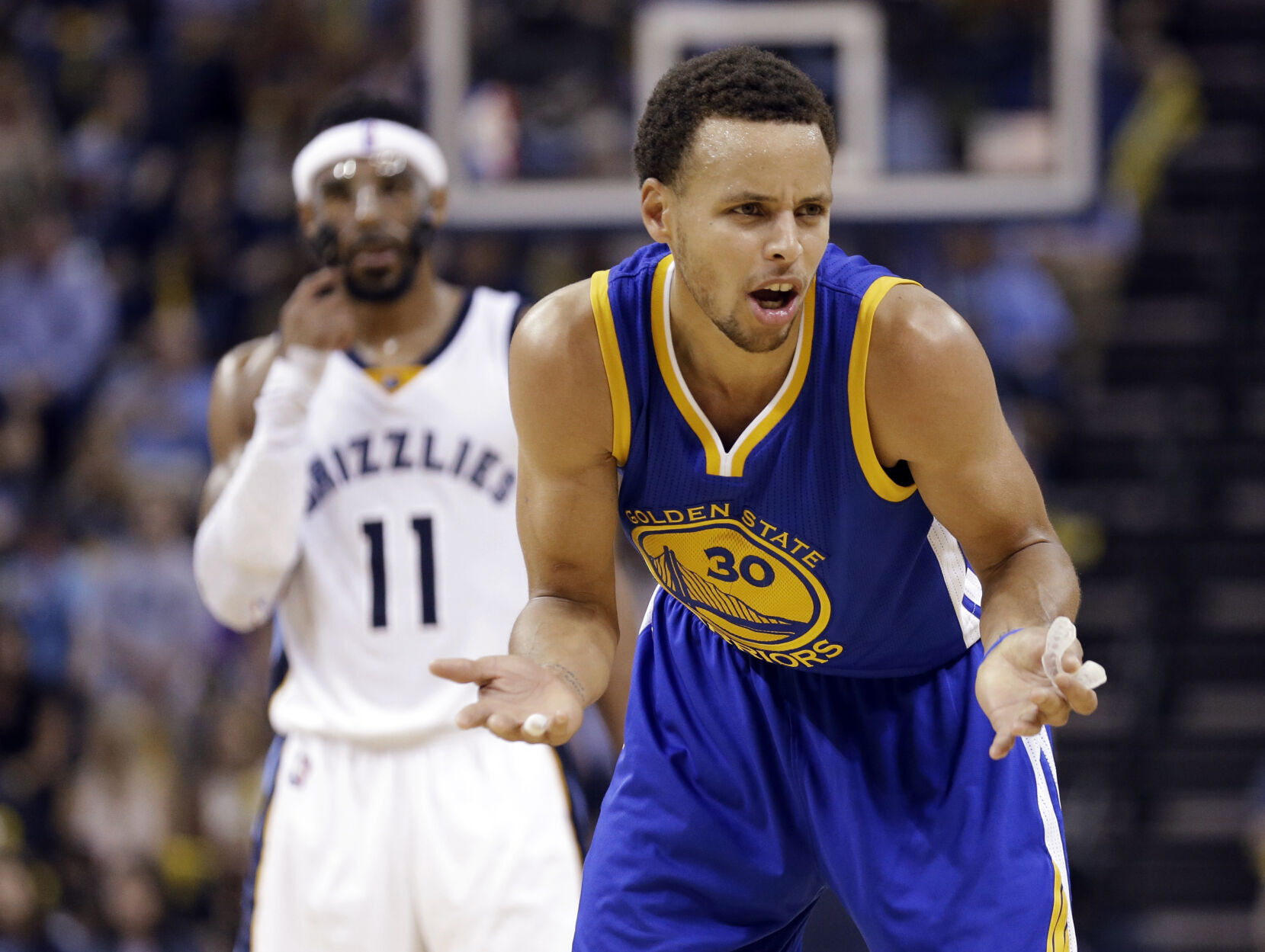 2015: Stephen Curry scores 32 points to lead Golden State to its first Western Conference finals